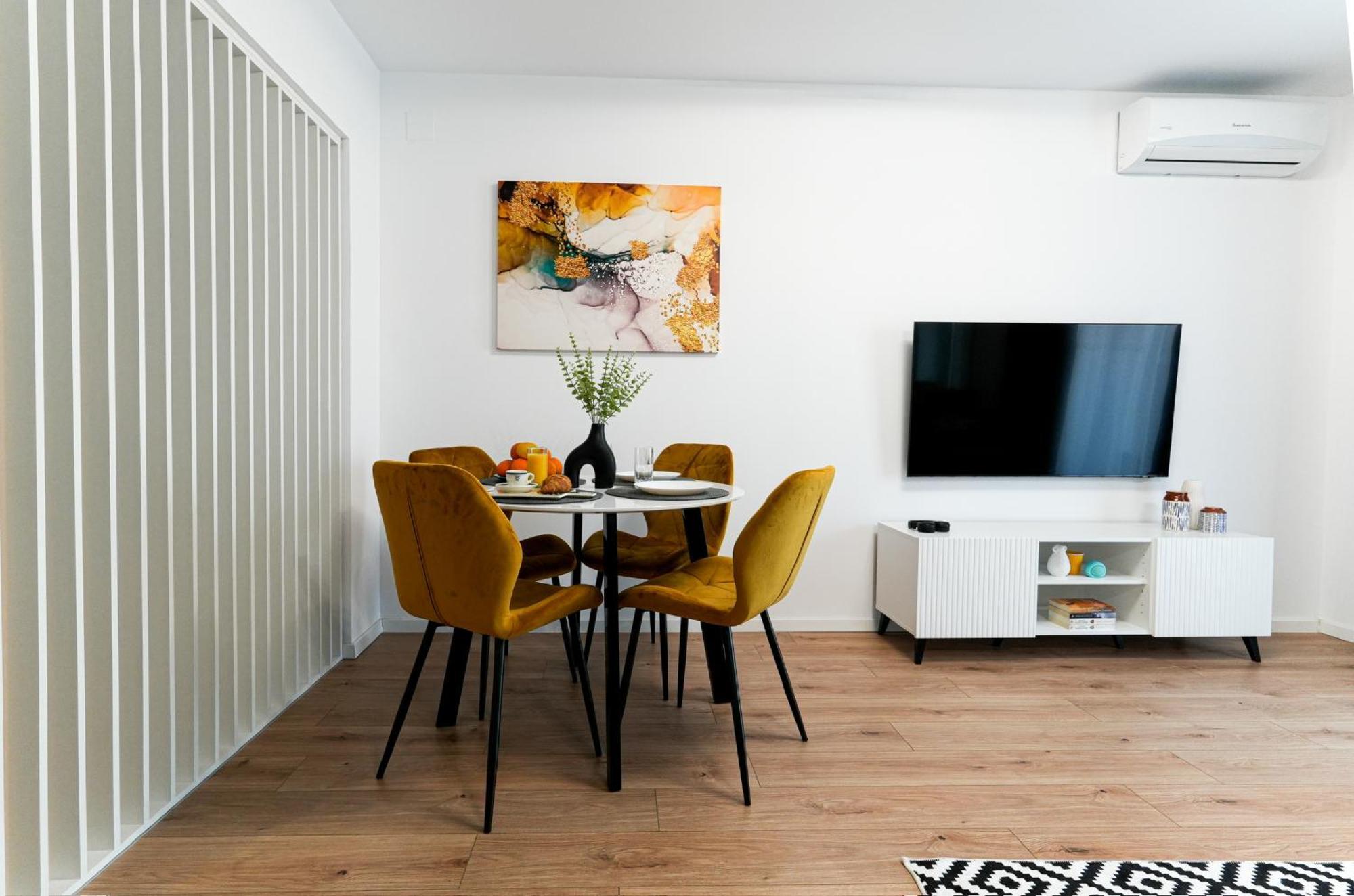 Sandra - Park-View Apt With Balcony & Parking Bucarest Esterno foto