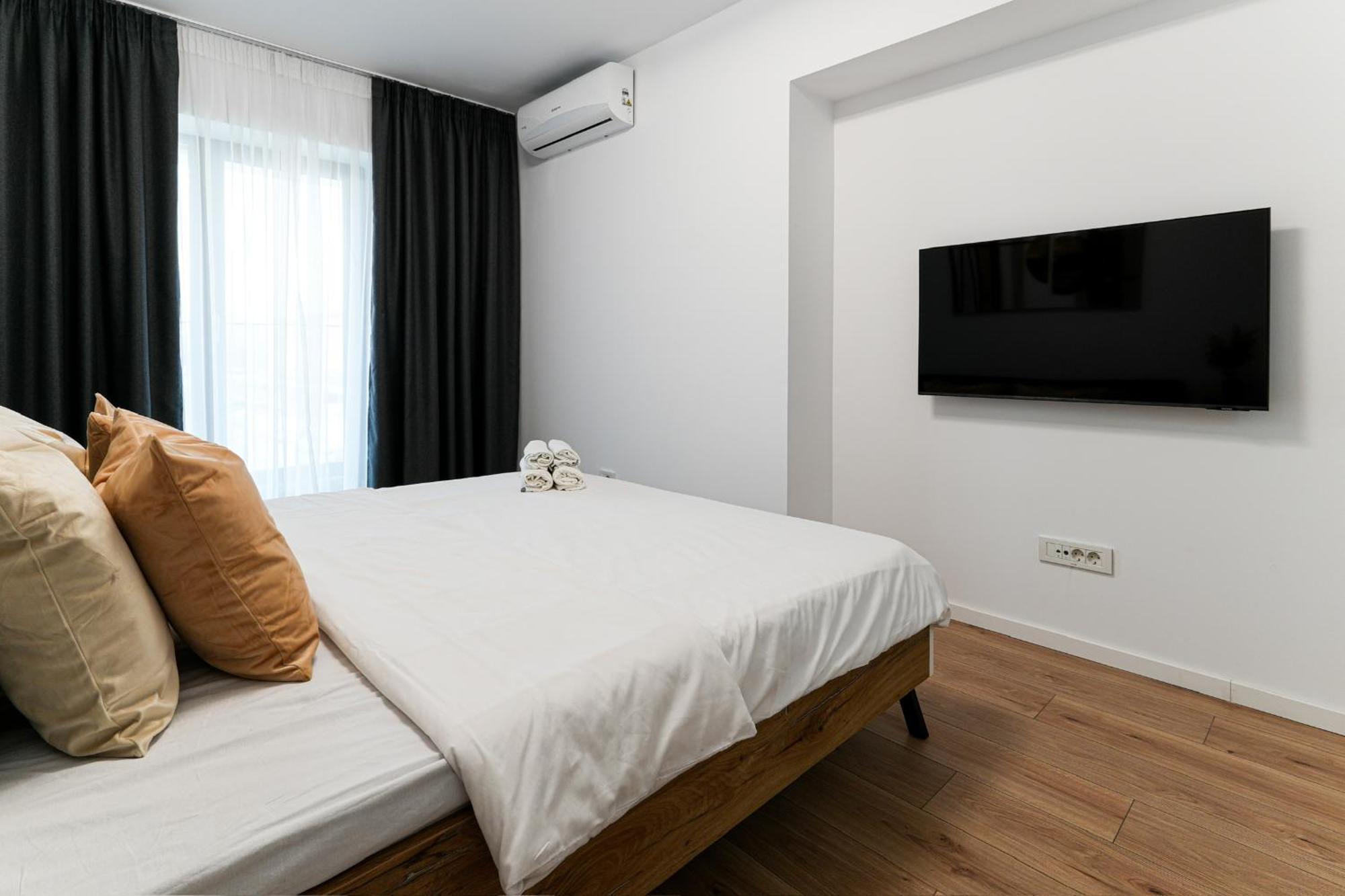 Sandra - Park-View Apt With Balcony & Parking Bucarest Esterno foto