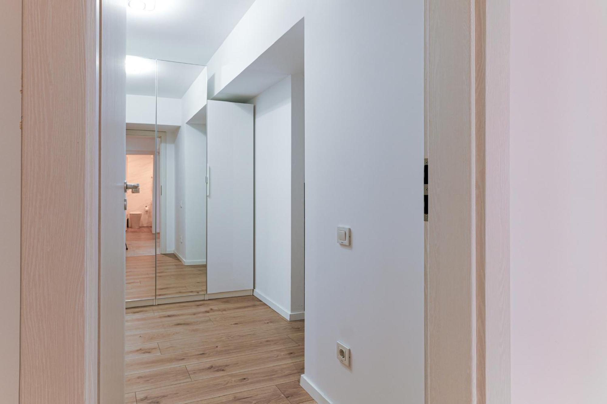 Sandra - Park-View Apt With Balcony & Parking Bucarest Esterno foto
