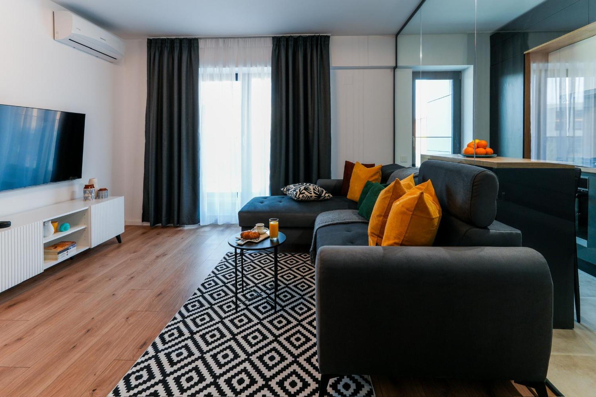 Sandra - Park-View Apt With Balcony & Parking Bucarest Esterno foto